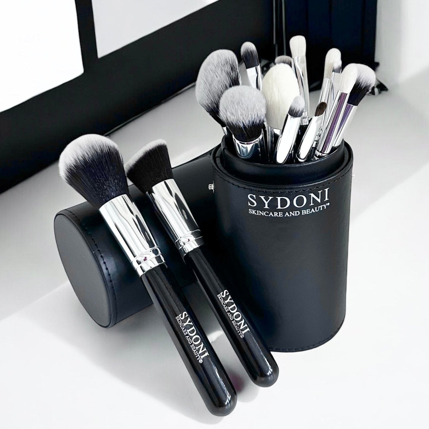 SYDONI 15 PIECE PROFESSIONAL MAKEUP BRUSH SET with Travel Case
